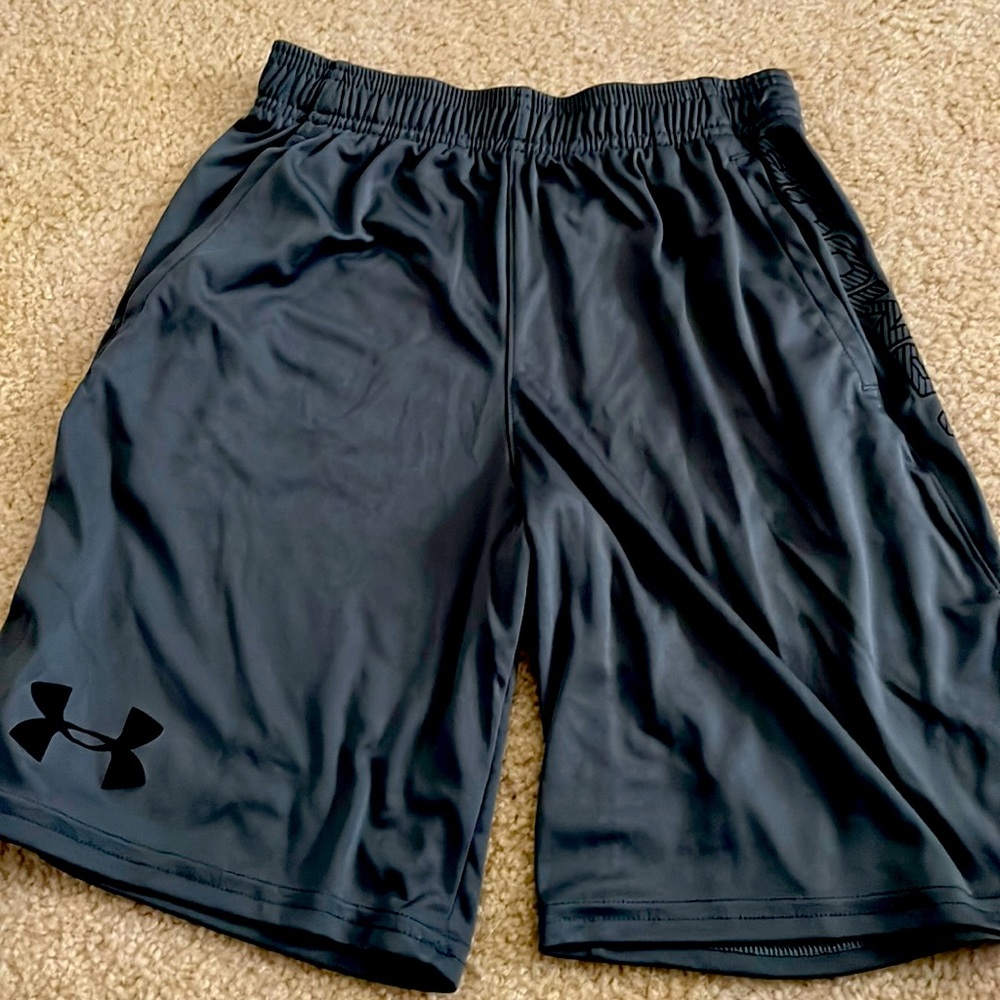 Boys  under armor shorts gray size medium gently used